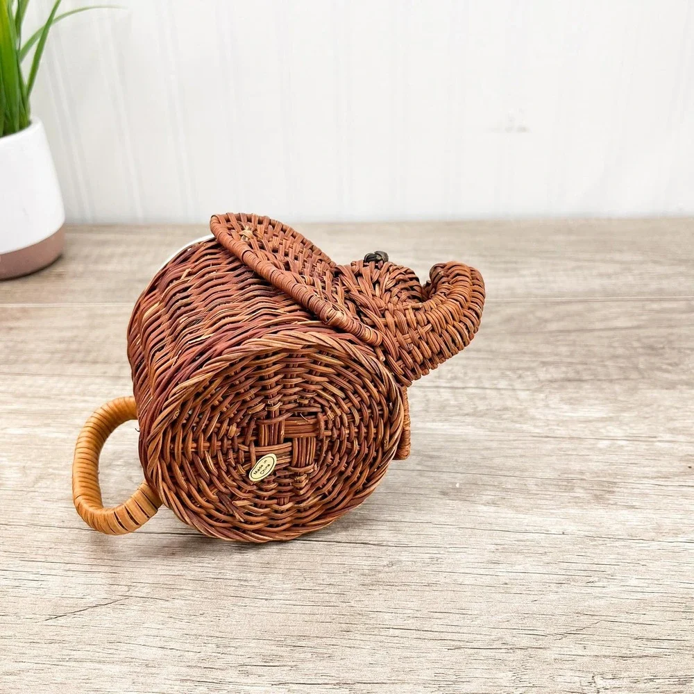Vintage Wicker Elephant Planter: Retro Elephant Coffee‎ Cup